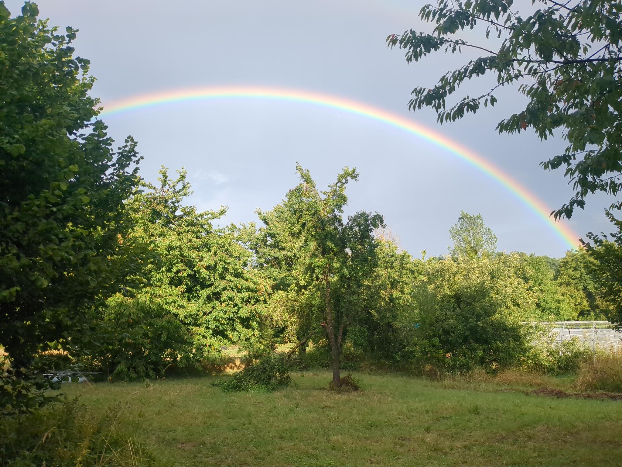 Arc-en-ciel sur la ferme du Ry d'Ave